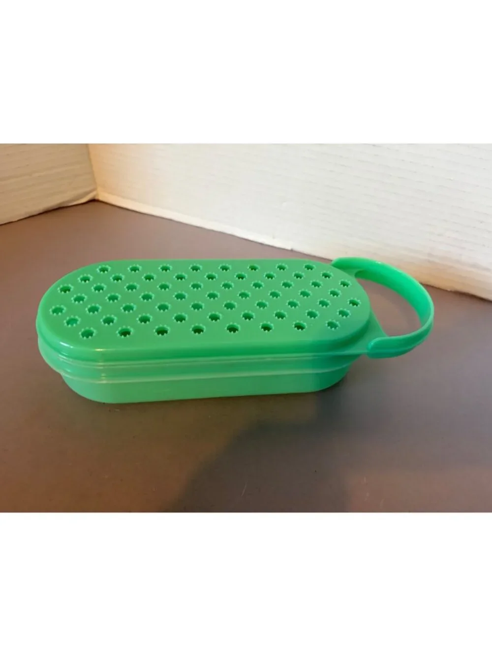 Tupperware Jade Cheese Grater With Perforated Lid & Handle For Easy Storage